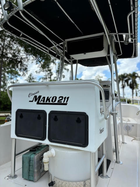 1991 Mako 221 with trailer